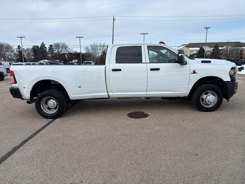 2023 RAM 3500 Tradesman Crew Cab 4x4 8' Box