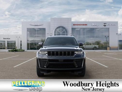 Diamond Black Crystal Pearlcoat 2026 Jeep Grand Cherokee Altitude