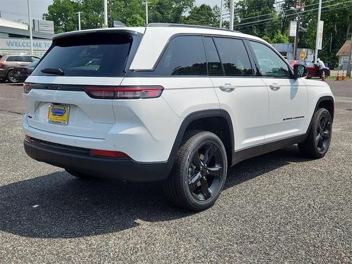 2025 Jeep Grand Cherokee Laredo