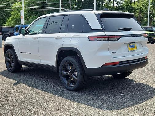 2025 Jeep Grand Cherokee Laredo