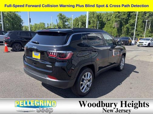 Diamond Black Crystal Pearlcoat 2024 Jeep Compass Latitude Lux