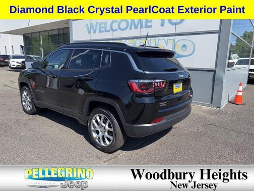 Diamond Black Crystal Pearlcoat 2024 Jeep Compass Latitude Lux