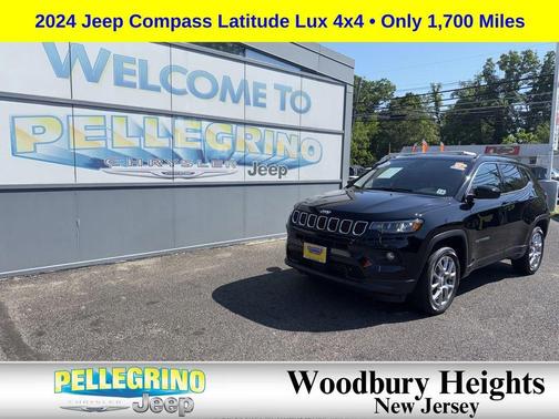 Diamond Black Crystal Pearlcoat 2024 Jeep Compass Latitude Lux
