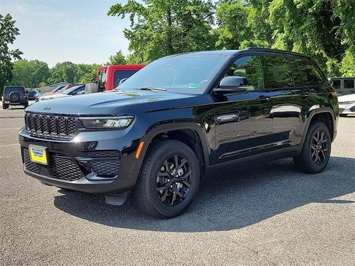 2025 Jeep Grand Cherokee Laredo