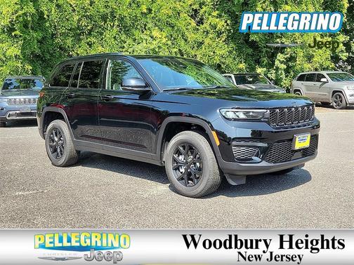2025 Jeep Grand Cherokee Laredo