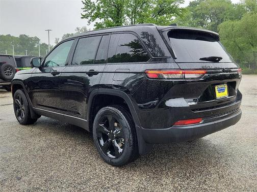 2025 Jeep Grand Cherokee Laredo