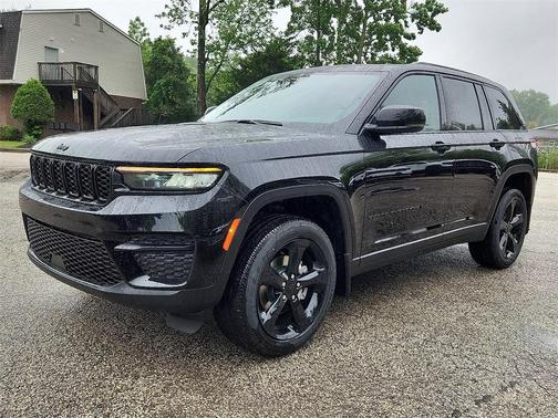2025 Jeep Grand Cherokee Laredo
