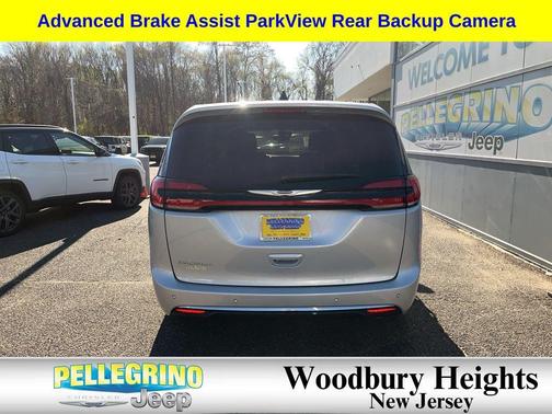 Silver Mist Clearcoat 2024 Chrysler Pacifica Touring L