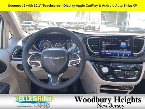 Silver Mist Clearcoat 2024 Chrysler Pacifica Touring L