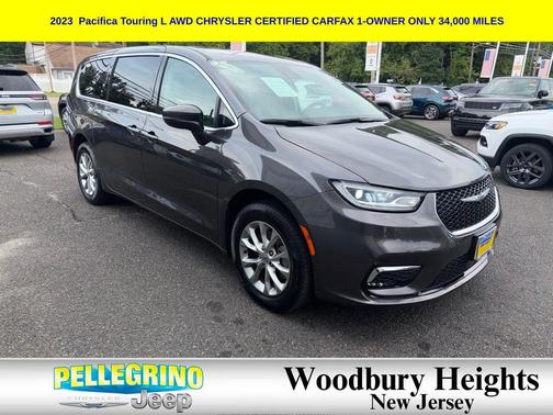 Granite Crystal Metallic Clearcoat 2023 Chrysler Pacifica Touring L