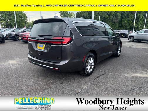 Granite Crystal Metallic Clearcoat 2023 Chrysler Pacifica Touring L
