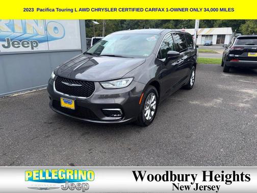 Granite Crystal Metallic Clearcoat 2023 Chrysler Pacifica Touring L