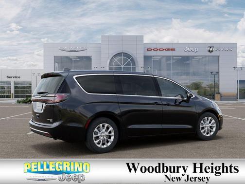 Diamond Black Crystal Pearlcoat 2026 Chrysler Pacifica Limited