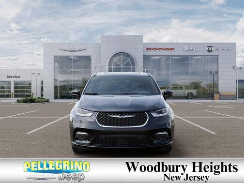Diamond Black Crystal Pearlcoat 2026 Chrysler Pacifica Limited