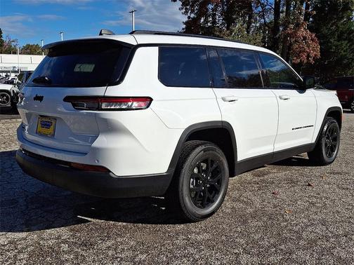 2025 Jeep Grand Cherokee L Laredo