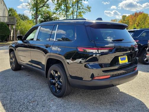 2025 Jeep Grand Cherokee L Laredo