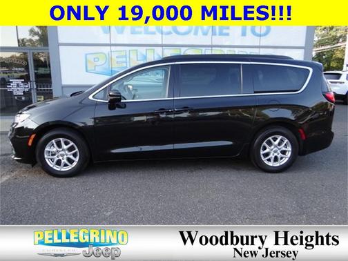 2022 Chrysler Pacifica Touring-L