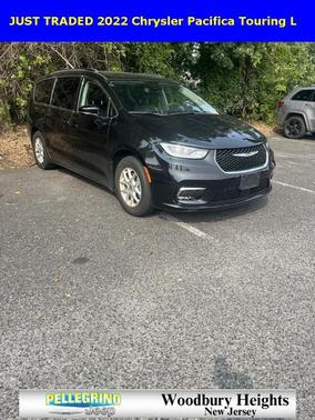 2022 Chrysler Pacifica Touring-L