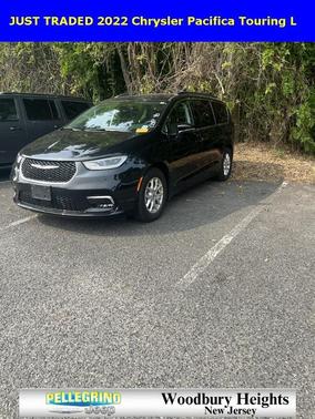 2022 Chrysler Pacifica Touring-L