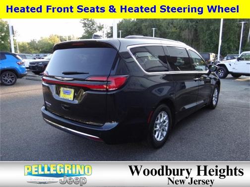 2022 Chrysler Pacifica Touring-L