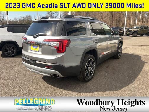 Sterling Metallic 2023 GMC Acadia AWD SLT
