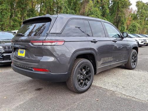 2025 Jeep Grand Cherokee Laredo