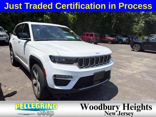 Bright White Clearcoat 2025 Jeep Grand Cherokee Limited