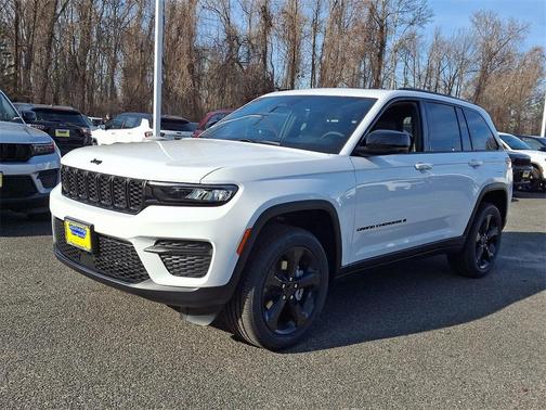 2025 Jeep Grand Cherokee Laredo