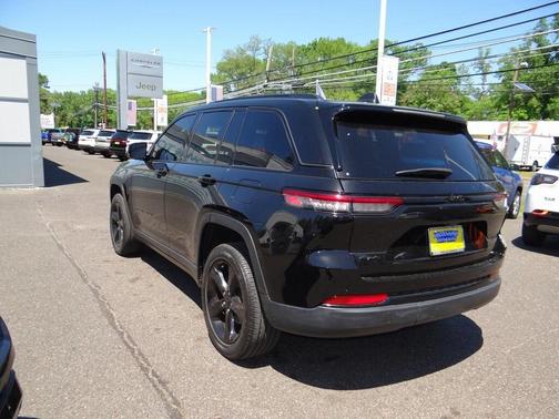 2022 Jeep Grand Cherokee Altitude