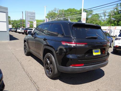 2022 Jeep Grand Cherokee Altitude