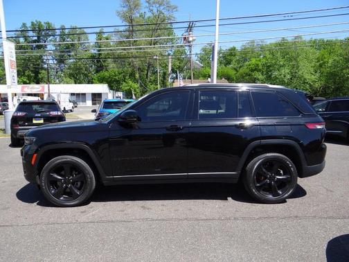 2022 Jeep Grand Cherokee Altitude