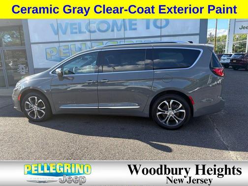 Ceramic Gray Clearcoat 2024 Chrysler Pacifica L