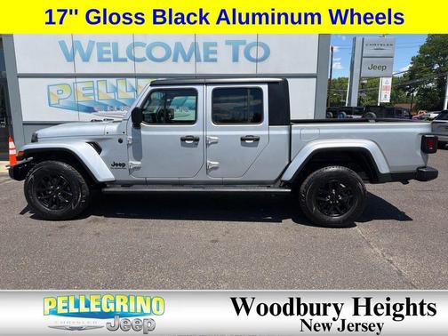 Silver Zynith Clearcoat 2022 Jeep Gladiator Altitude 4x4