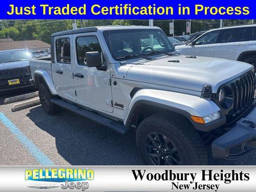 Silver Zynith Clearcoat 2022 Jeep Gladiator Altitude 4x4