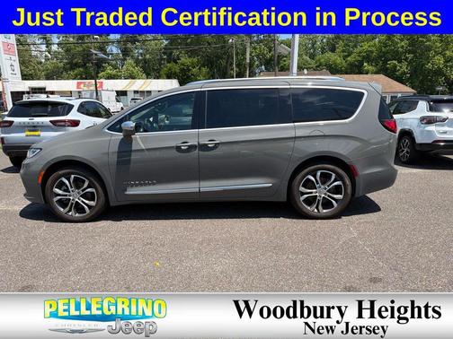 White 2024 Chrysler Pacifica L
