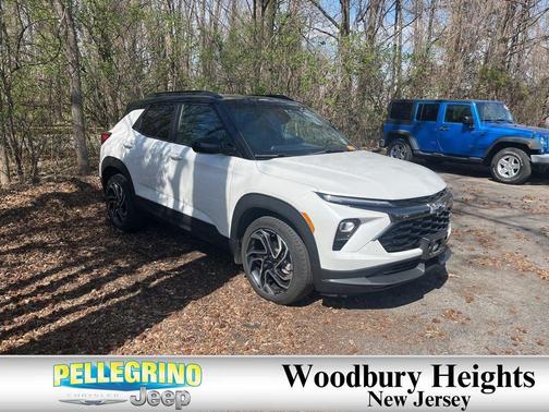 Iridescent Pearl Tricoat 2025 Chevrolet Trailblazer RS