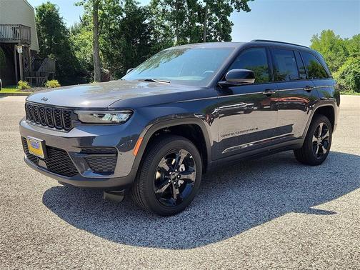 2025 Jeep Grand Cherokee Laredo