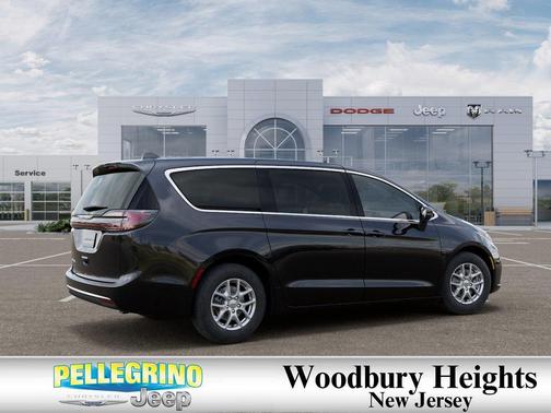 Diamond Black Crystal Pearlcoat 2026 Chrysler Pacifica L