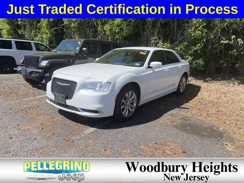Bright White Clearcoat 2017 Chrysler 300 Limited