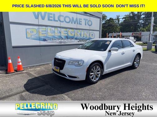 Bright White Clearcoat 2017 Chrysler 300 Limited