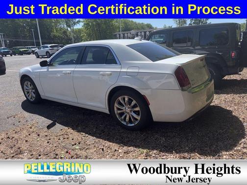 Bright White Clearcoat 2017 Chrysler 300 Limited