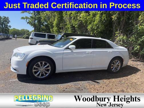 Bright White Clearcoat 2017 Chrysler 300 Limited
