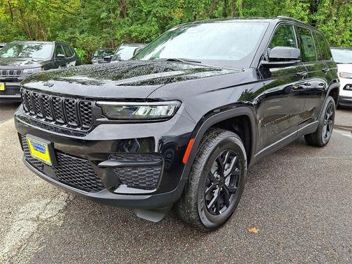 2025 Jeep Grand Cherokee Laredo