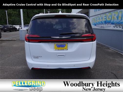 2022 Chrysler Pacifica Touring-L