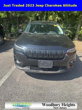 2023 Jeep Cherokee Altitude Lux