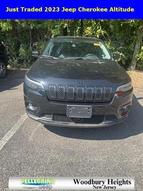 2023 Jeep Cherokee Altitude Lux