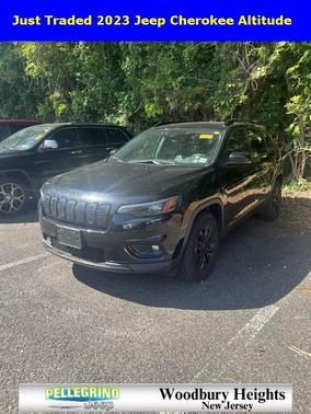 2023 Jeep Cherokee Altitude Lux