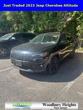 2023 Jeep Cherokee Altitude Lux