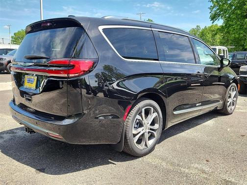 2025 Chrysler Pacifica Pinnacle