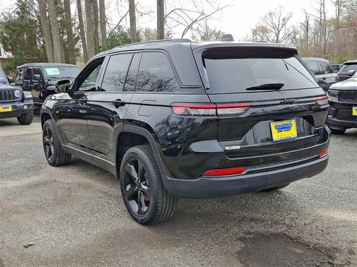 2025 Jeep Grand Cherokee Laredo